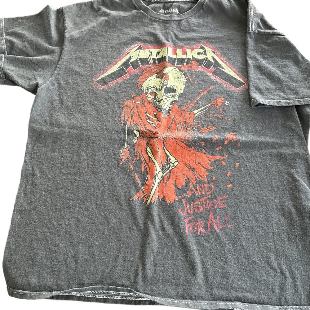 Metallica Gray Graphic Tee